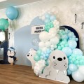 Spoko_Motyw_roczek_pierwsze_urodziny_z_motywem_arktyki_balonowa_girlanda_scianka_zwierzęta_zimowe.jpg