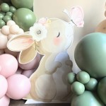 Dekoracja kartonowa KRÓLICZEK Z MOTYLKIEM, 73x95cm