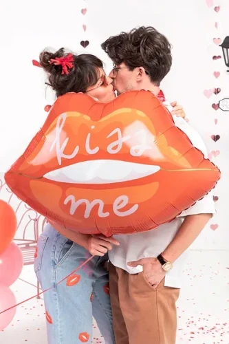 FB197_balon_foliowy_usta_kiss_me_.webp