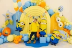 FB326-balon-foliowy-gwiazdka-z-fredzlami-minionki---.webp